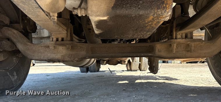 image for item ES8557 1996 Peterbilt 377 semi truck