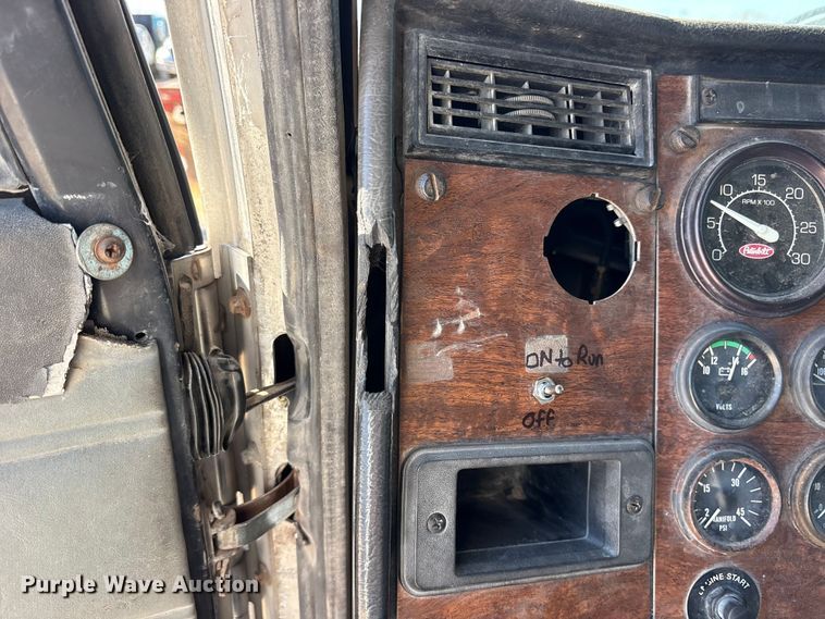 image for item ES8557 1996 Peterbilt 377 semi truck