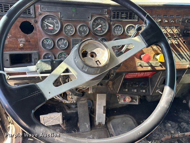 image for item ES8557 1996 Peterbilt 377 semi truck