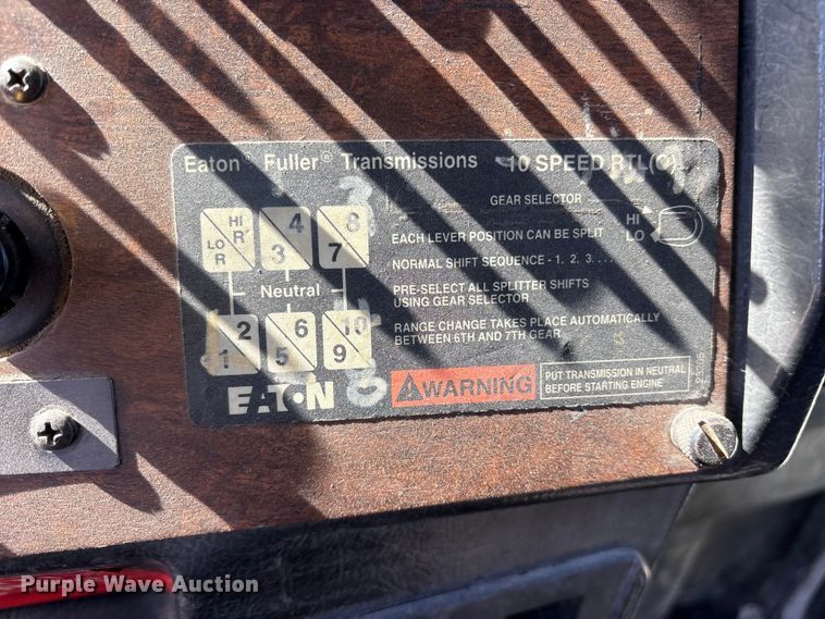 image for item ES8557 1996 Peterbilt 377 semi truck