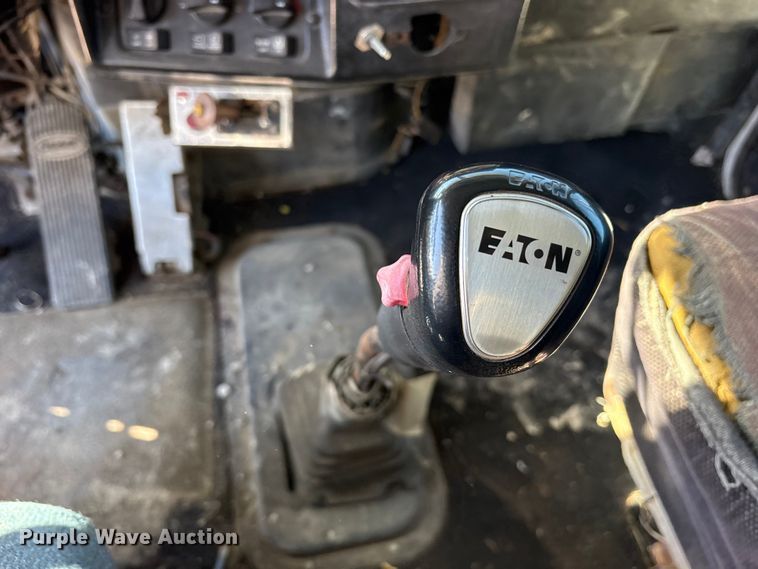 image for item ES8557 1996 Peterbilt 377 semi truck