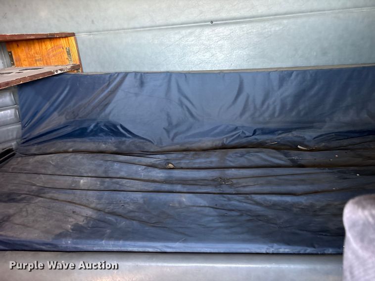 image for item ES8557 1996 Peterbilt 377 semi truck