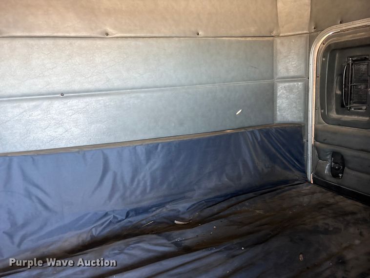 image for item ES8557 1996 Peterbilt 377 semi truck