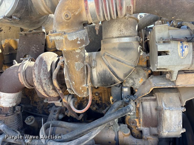 image for item ES8557 1996 Peterbilt 377 semi truck