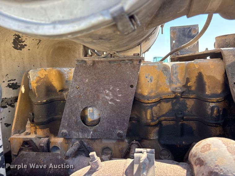 image for item ES8557 1996 Peterbilt 377 semi truck