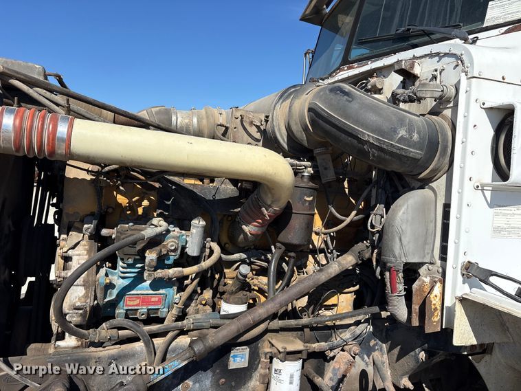 image for item ES8557 1996 Peterbilt 377 semi truck