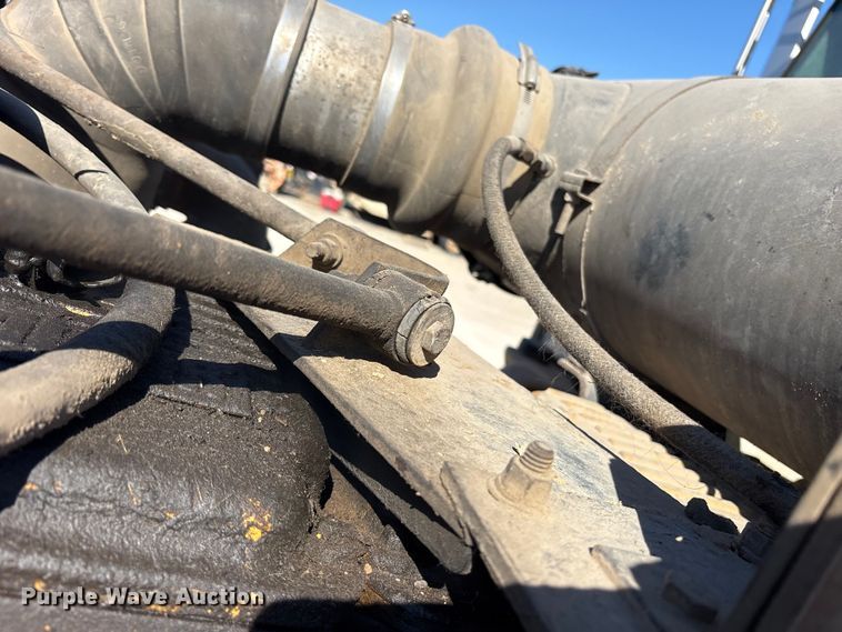 image for item ES8557 1996 Peterbilt 377 semi truck