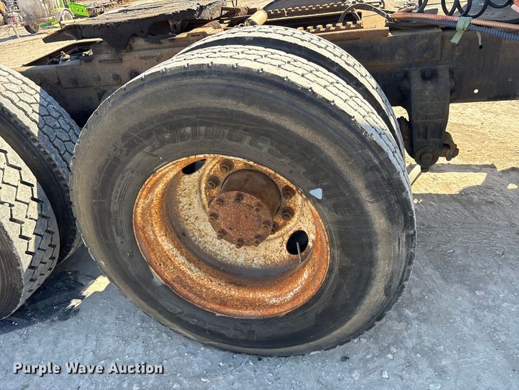 image for item ES8557 1996 Peterbilt 377 semi truck