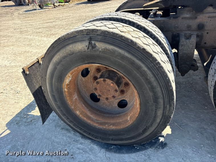 image for item ES8557 1996 Peterbilt 377 semi truck