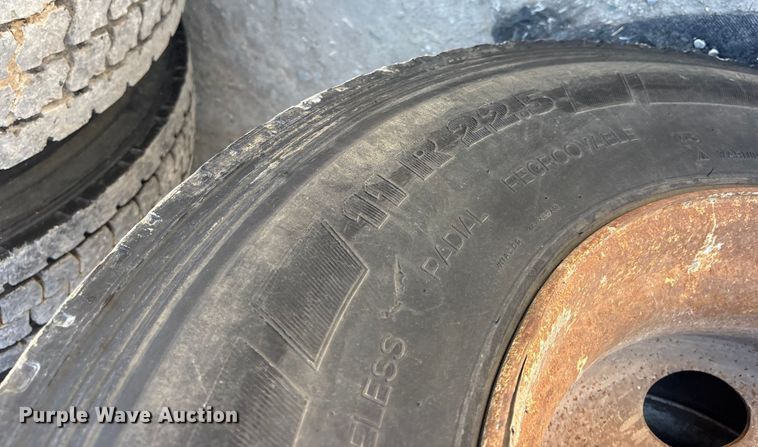 image for item ES8557 1996 Peterbilt 377 semi truck