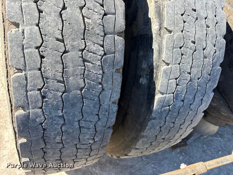 image for item ES8557 1996 Peterbilt 377 semi truck