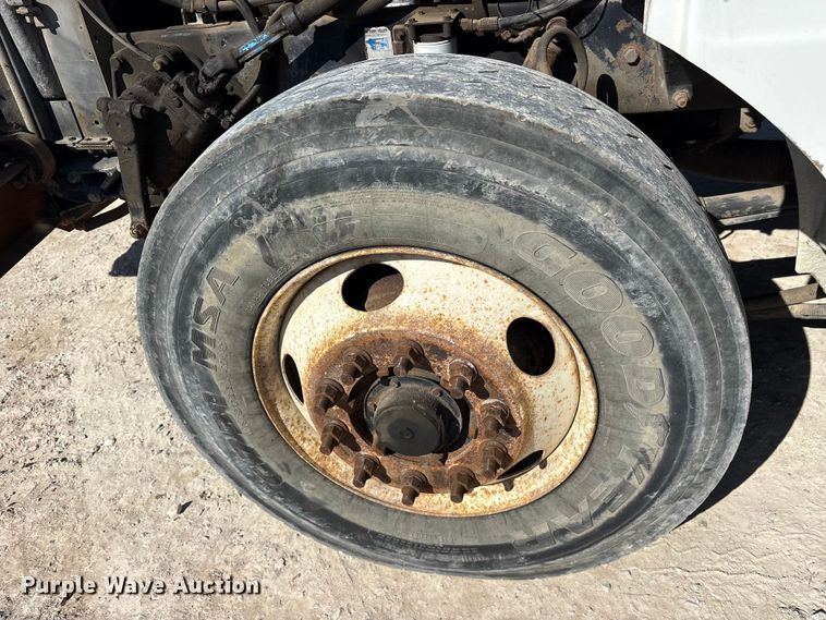 image for item ES8557 1996 Peterbilt 377 semi truck