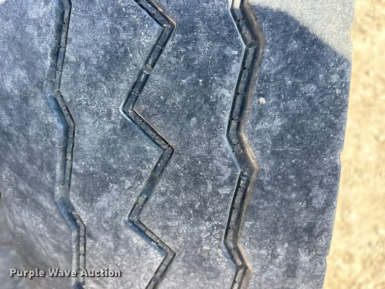 image for item ES8557 1996 Peterbilt 377 semi truck