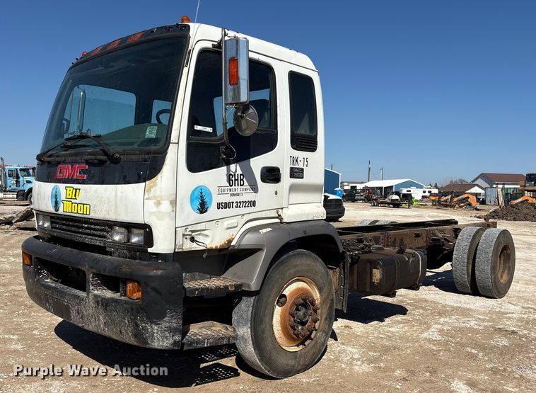 image for item ES8559 2005 GMC T-series truck cab and chassis