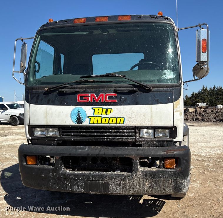 image for item ES8559 2005 GMC T-series truck cab and chassis