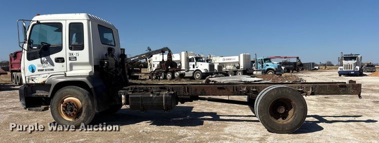 image for item ES8559 2005 GMC T-series truck cab and chassis