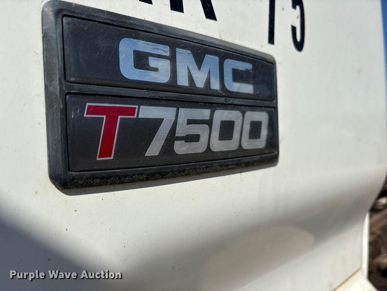 image for item ES8559 2005 GMC T-series truck cab and chassis