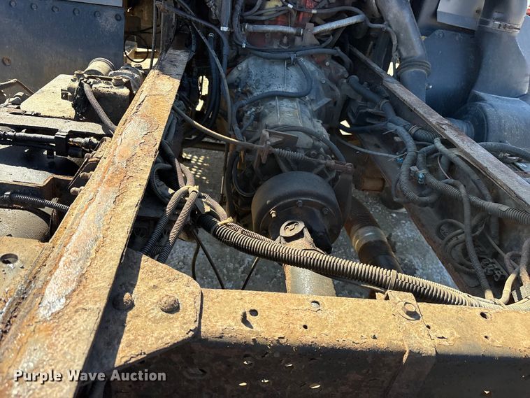 image for item ES8559 2005 GMC T-series truck cab and chassis