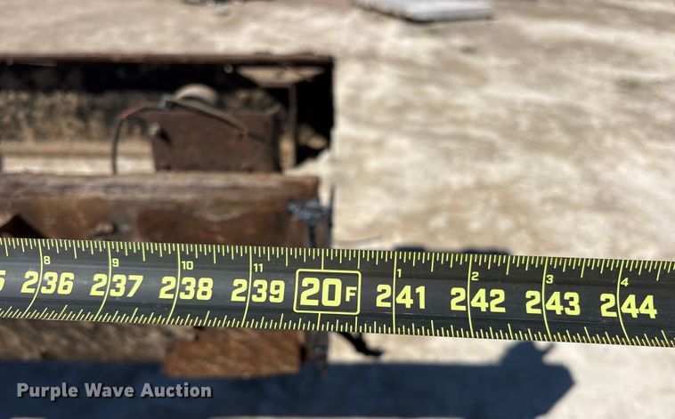 image for item ES8559 2005 GMC T-series truck cab and chassis