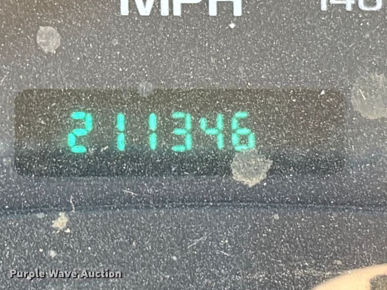 image for item ES8559 2005 GMC T-series truck cab and chassis