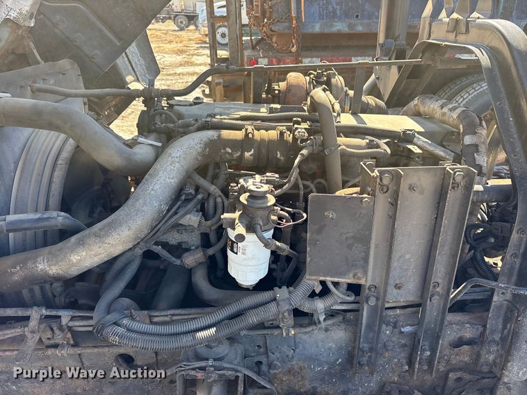 image for item ES8559 2005 GMC T-series truck cab and chassis