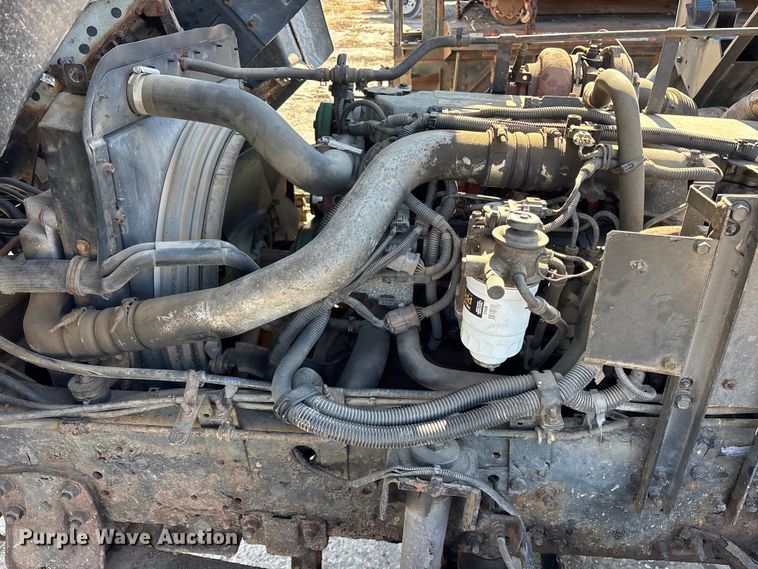 image for item ES8559 2005 GMC T-series truck cab and chassis