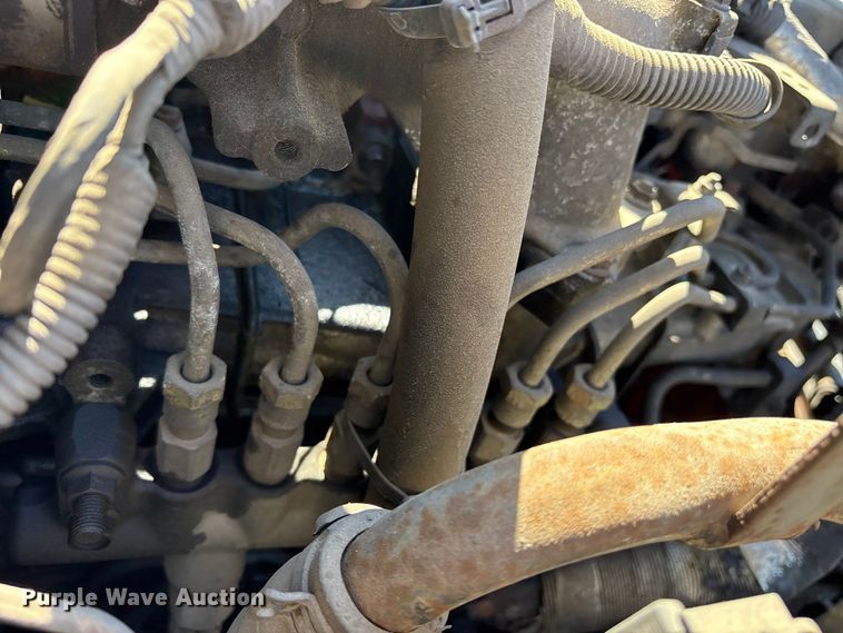 image for item ES8559 2005 GMC T-series truck cab and chassis