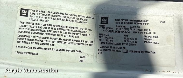 image for item ES8559 2005 GMC T-series truck cab and chassis