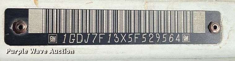 image for item ES8559 2005 GMC T-series truck cab and chassis