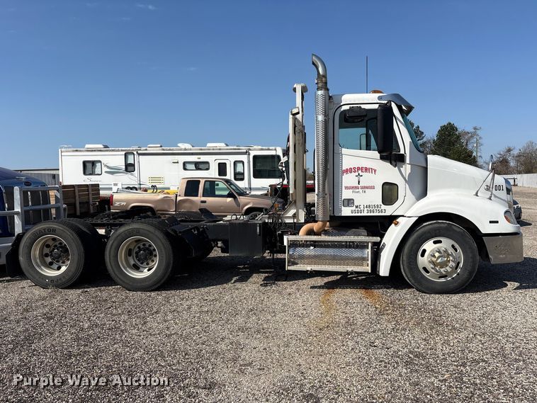 image for item ES8629 2008 Freightliner Columbia semi truck