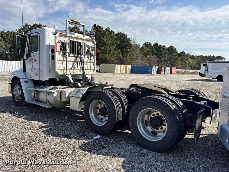 image for item ES8629 2008 Freightliner Columbia semi truck