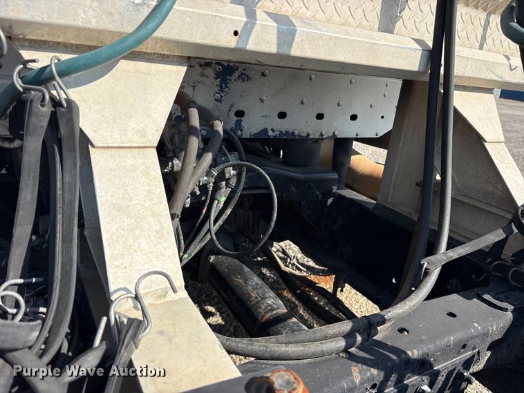 image for item ES8629 2008 Freightliner Columbia semi truck