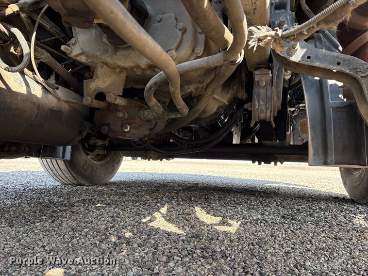 image for item ES8629 2008 Freightliner Columbia semi truck