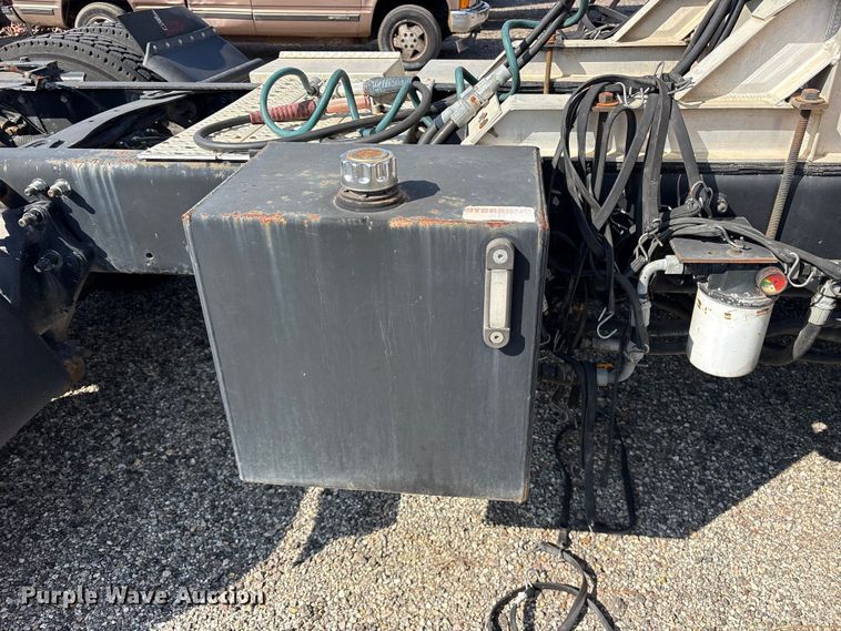 image for item ES8629 2008 Freightliner Columbia semi truck