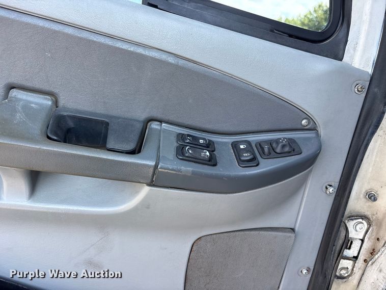 image for item ES8629 2008 Freightliner Columbia semi truck