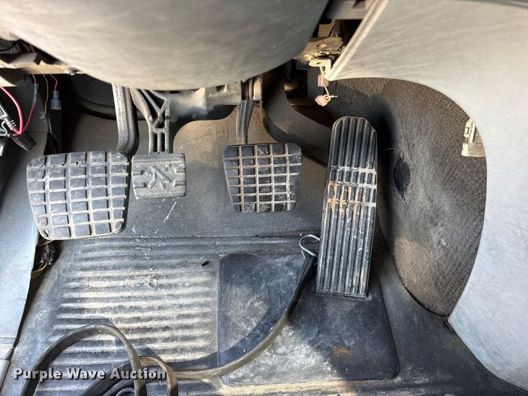 image for item ES8629 2008 Freightliner Columbia semi truck