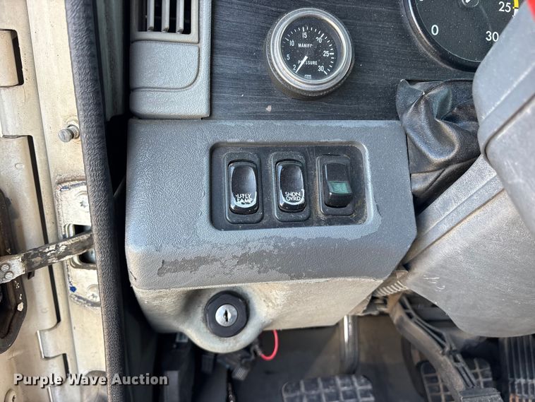 image for item ES8629 2008 Freightliner Columbia semi truck