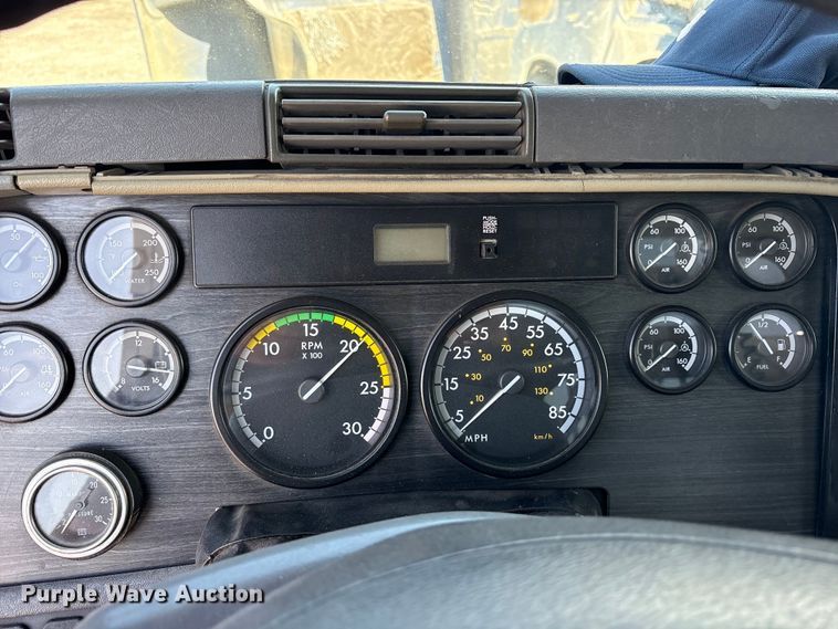 image for item ES8629 2008 Freightliner Columbia semi truck