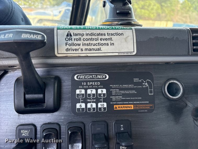 image for item ES8629 2008 Freightliner Columbia semi truck