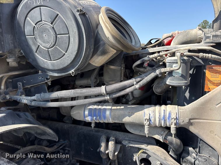 image for item ES8629 2008 Freightliner Columbia semi truck