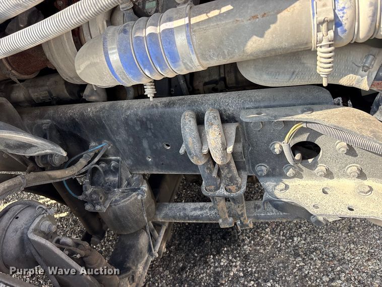 image for item ES8629 2008 Freightliner Columbia semi truck