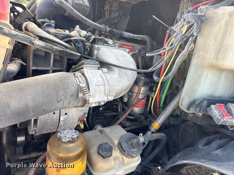 image for item ES8629 2008 Freightliner Columbia semi truck