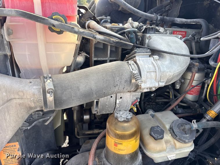 image for item ES8629 2008 Freightliner Columbia semi truck