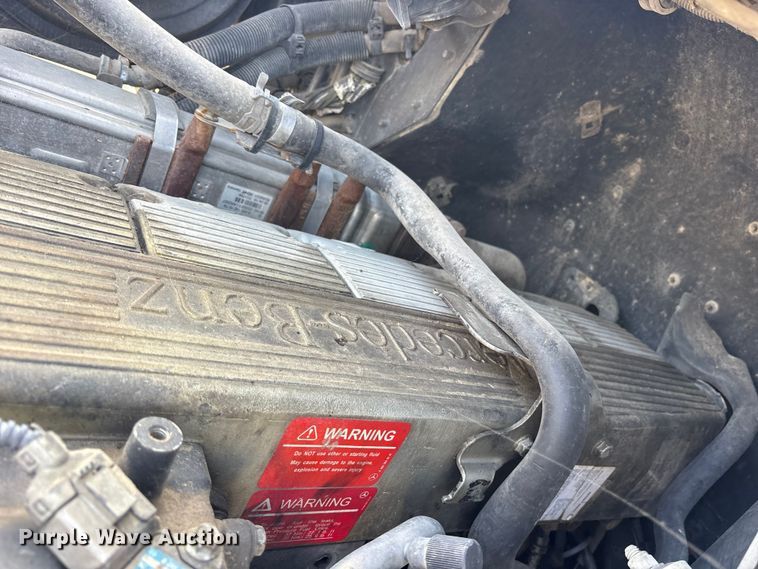 image for item ES8629 2008 Freightliner Columbia semi truck