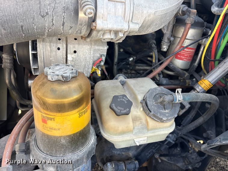 image for item ES8629 2008 Freightliner Columbia semi truck