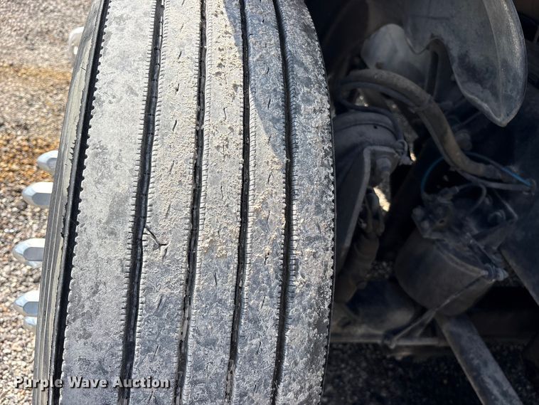 image for item ES8629 2008 Freightliner Columbia semi truck