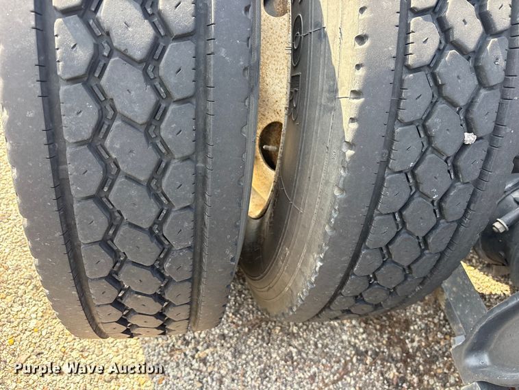 image for item ES8629 2008 Freightliner Columbia semi truck