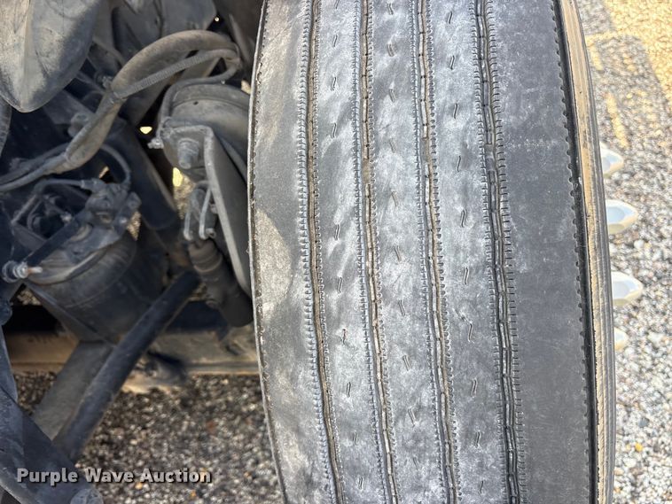 image for item ES8629 2008 Freightliner Columbia semi truck