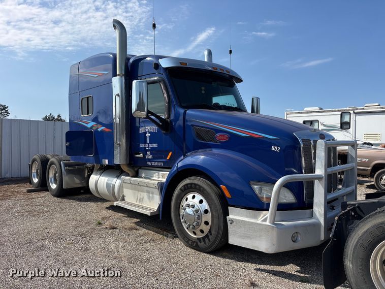 image for item ES8630 2016 Peterbilt 579 semi truck