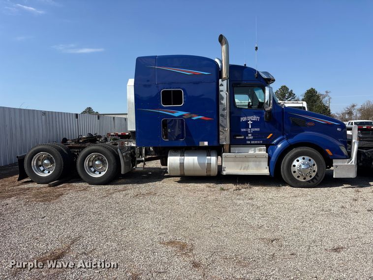 image for item ES8630 2016 Peterbilt 579 semi truck